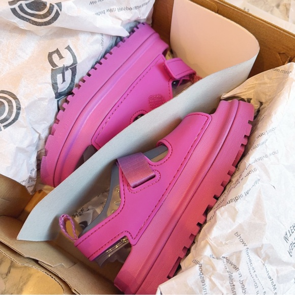 UGG kids goldenglow sandels - Picture 11 of 11